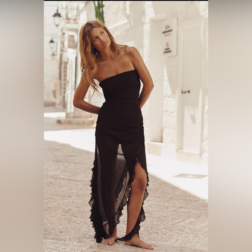 NWOT Strapless Ruffle Pleated Dress